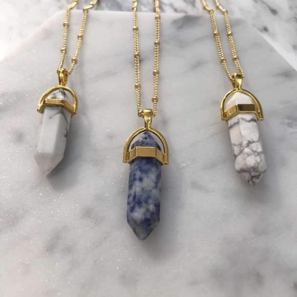 LAST ONE🦄Gold Marble Pendant Necklace - Picture 2 of 5